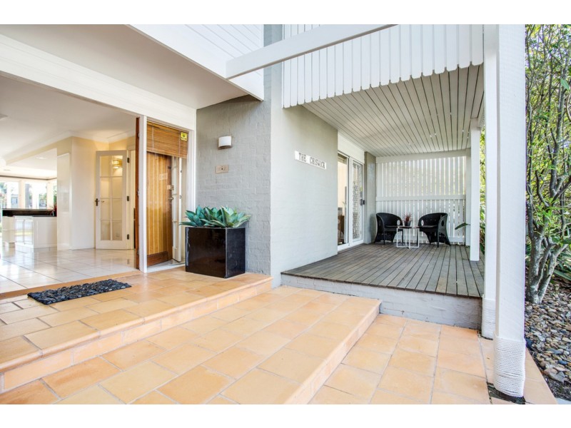 27 Martinique Way, Clear Island Waters QLD 4226