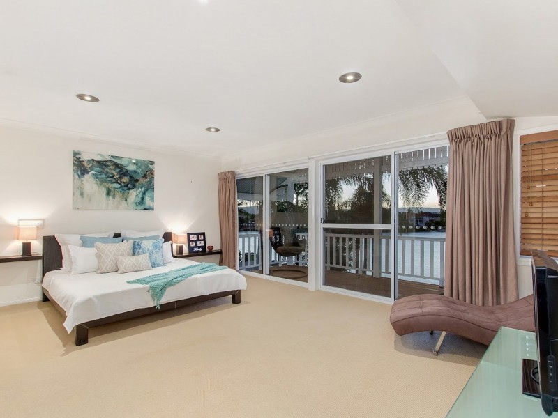 27 Martinique Way, Clear Island Waters QLD 4226