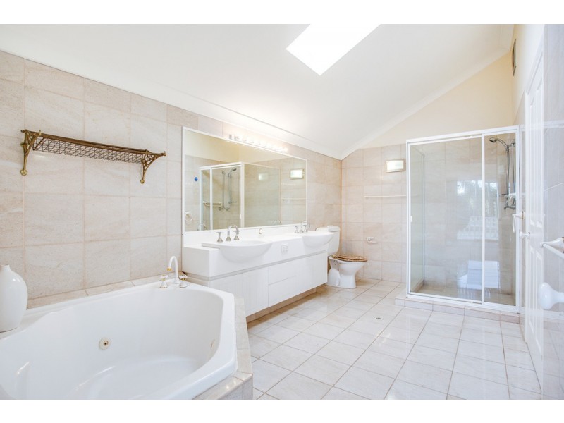 27 Martinique Way, Clear Island Waters QLD 4226