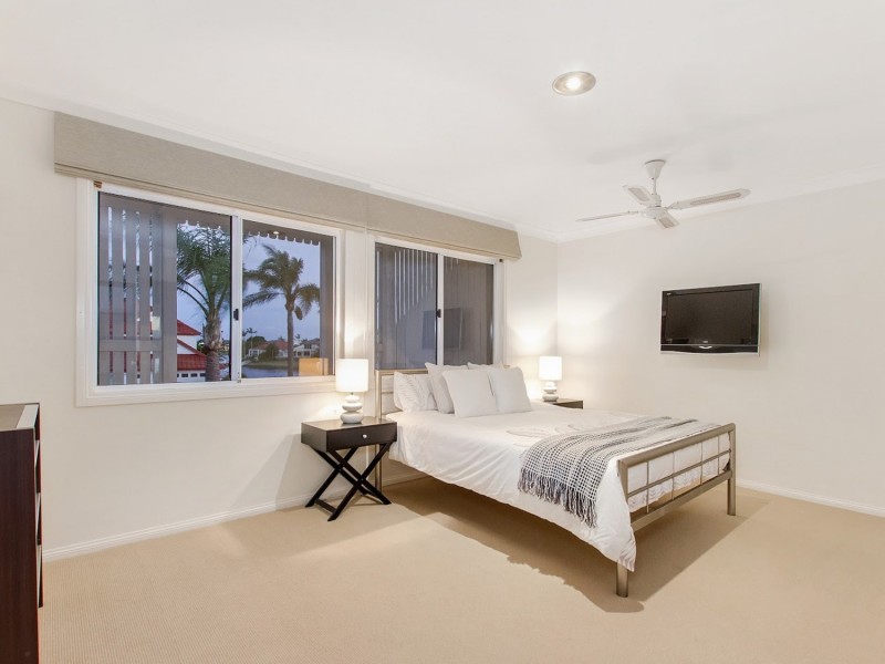 27 Martinique Way, Clear Island Waters QLD 4226