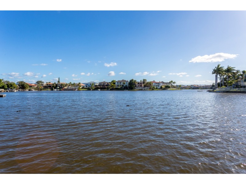 27 Martinique Way, Clear Island Waters QLD 4226