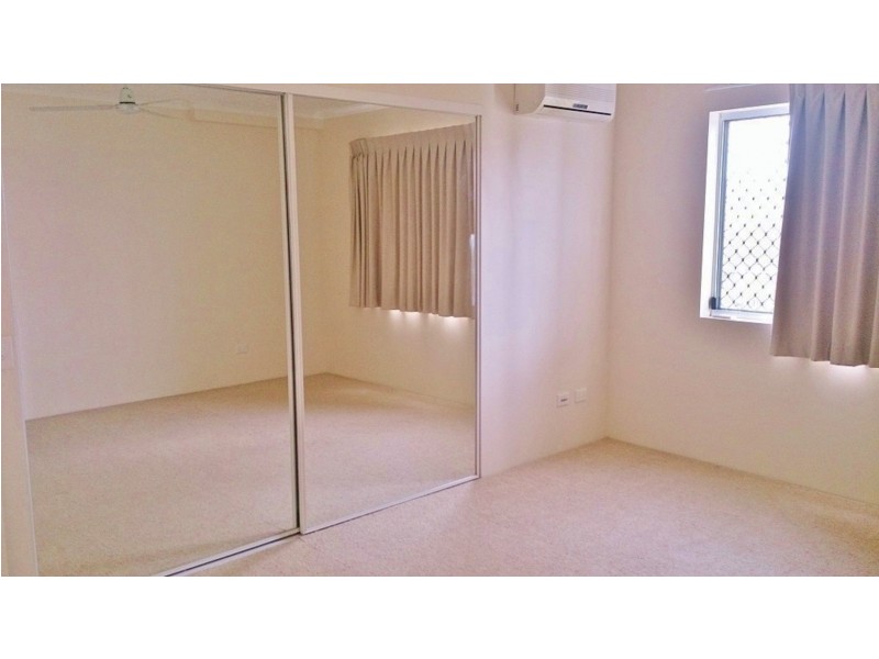 1/4 Proud Street, Labrador QLD 4215