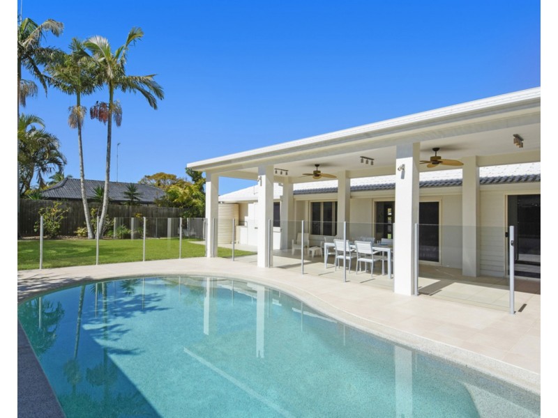 3 Dunbarton Avenue, Sorrento QLD 4217