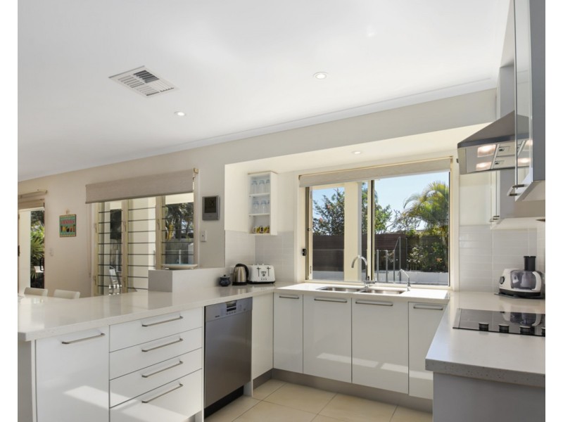 3 Dunbarton Avenue, Sorrento QLD 4217