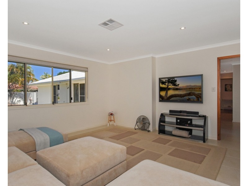 3 Dunbarton Avenue, Sorrento QLD 4217