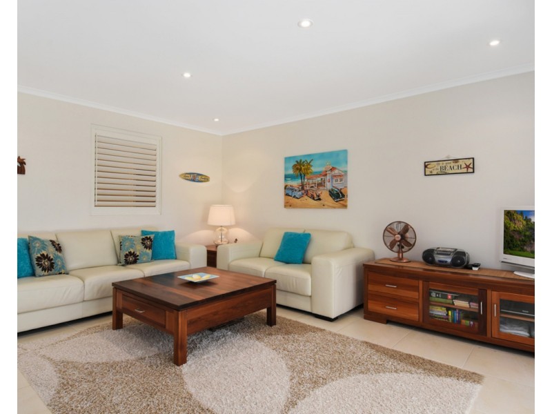 3 Dunbarton Avenue, Sorrento QLD 4217