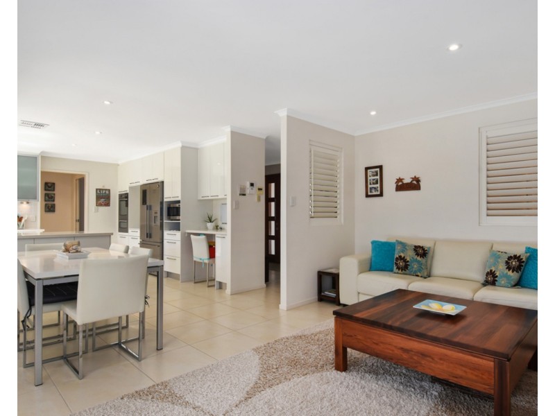 3 Dunbarton Avenue, Sorrento QLD 4217