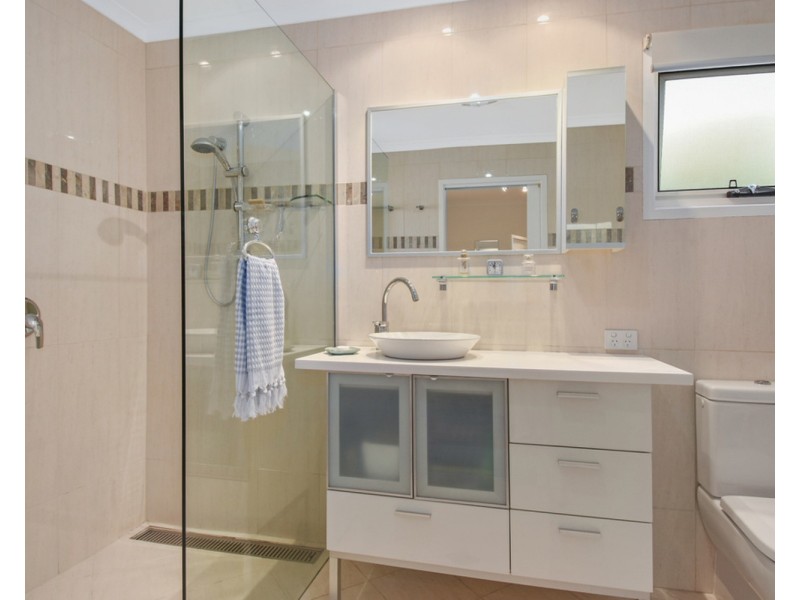 3 Dunbarton Avenue, Sorrento QLD 4217