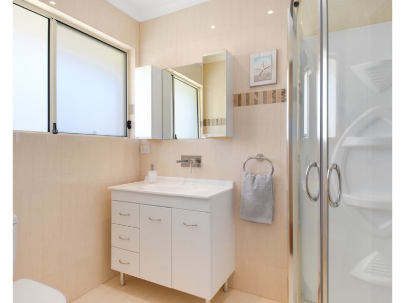 3 Dunbarton Avenue, Sorrento QLD 4217