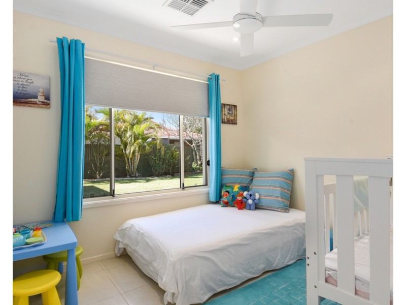 3 Dunbarton Avenue, Sorrento QLD 4217