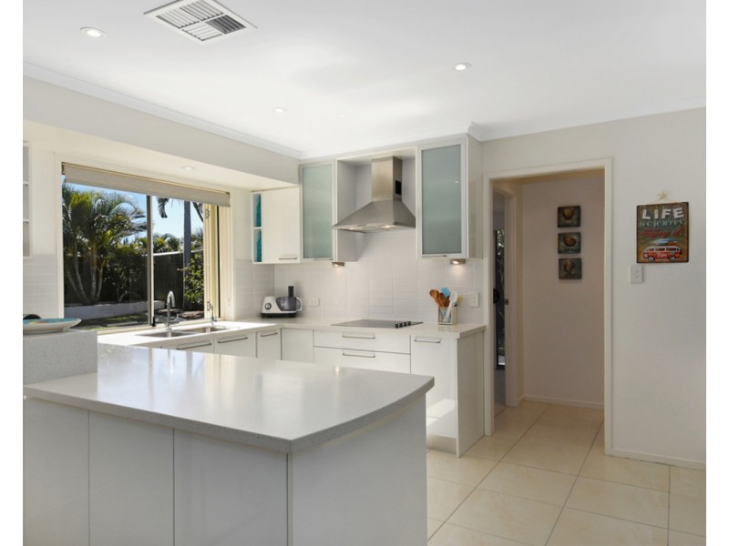 3 Dunbarton Avenue, Sorrento QLD 4217