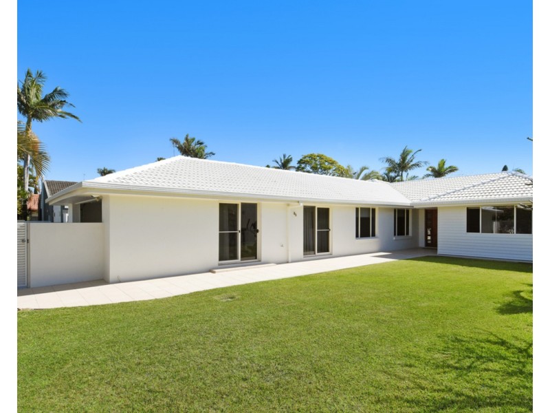 3 Dunbarton Avenue, Sorrento QLD 4217