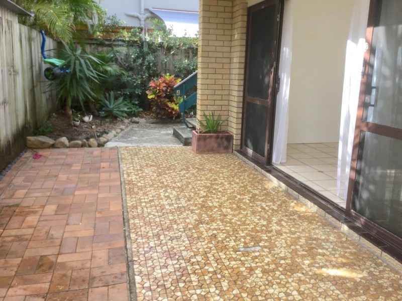 2/9 Darrambal Street, Surfers Paradise QLD 4217