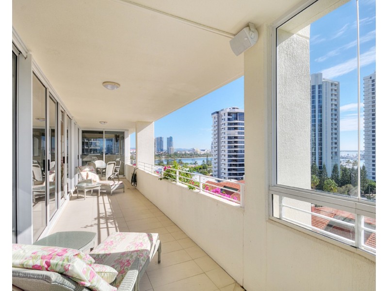 The George/2 Montgomery Avenue, Main Beach QLD 4217