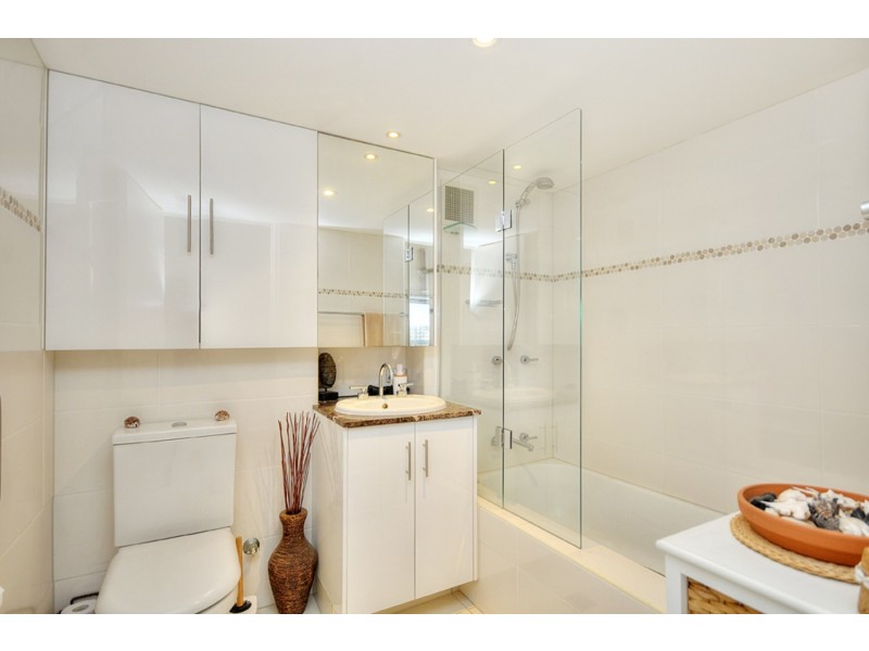 82 “Anchorage”/32 Riverview Parade, Surfers Paradise QLD 4217