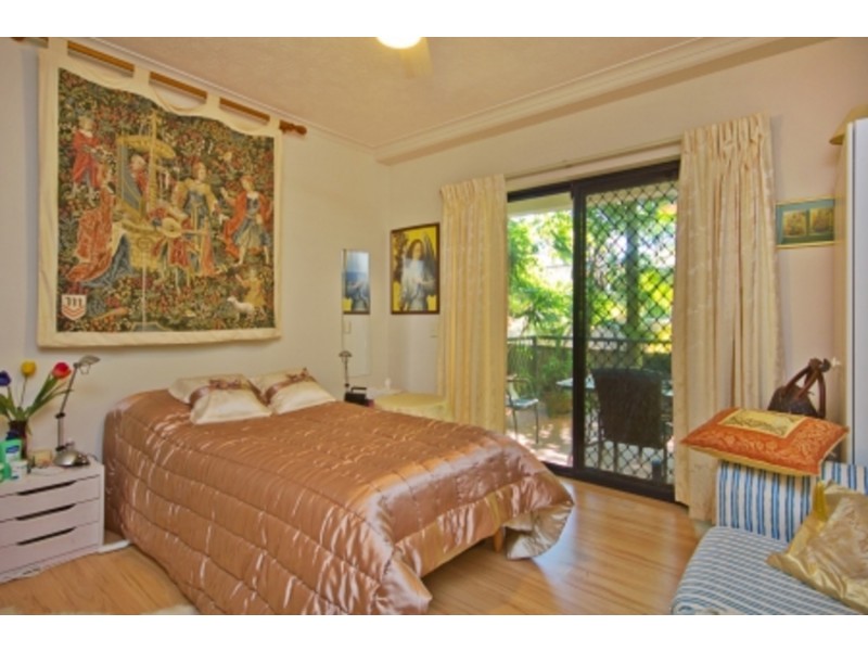 1/12 Tarcoola Crescent, Chevron Island QLD 4217