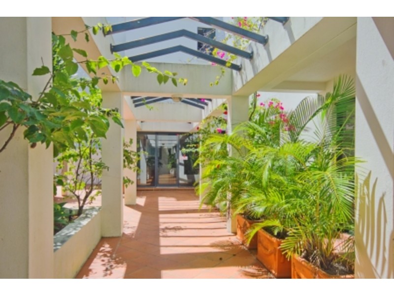 1/12 Tarcoola Crescent, Chevron Island QLD 4217