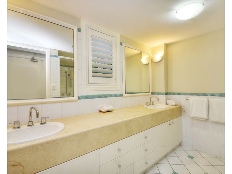 6/7 Elkhorn Avenue, Surfers Paradise QLD 4217