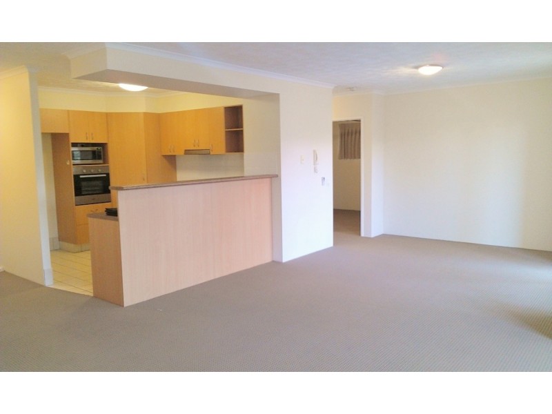 10/4 Proud Street, Labrador QLD 4215