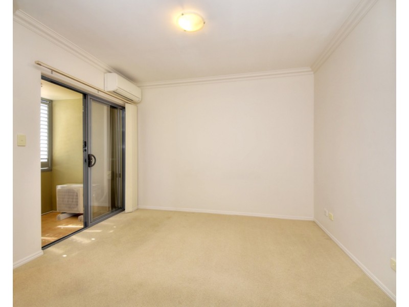 13/25 Chester Terrace, Southport QLD 4215