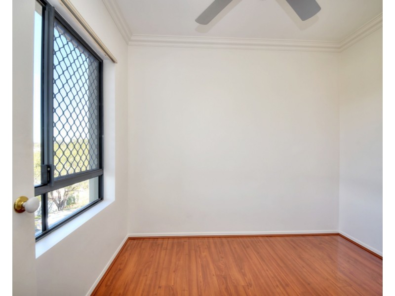 13/25 Chester Terrace, Southport QLD 4215