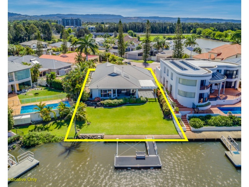 13 St Martin Place, Clear Island Waters QLD 4226