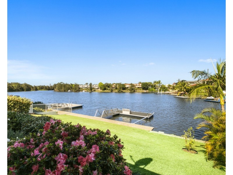 13 St Martin Place, Clear Island Waters QLD 4226