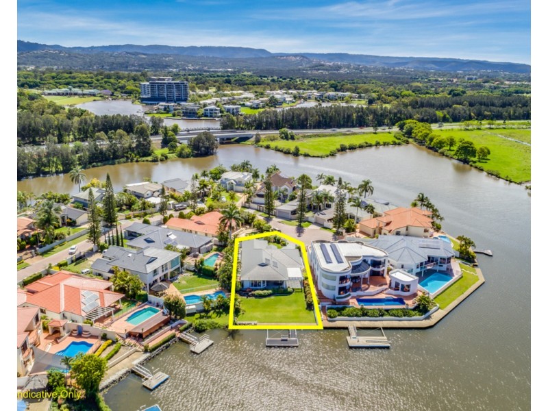 13 St Martin Place, Clear Island Waters QLD 4226