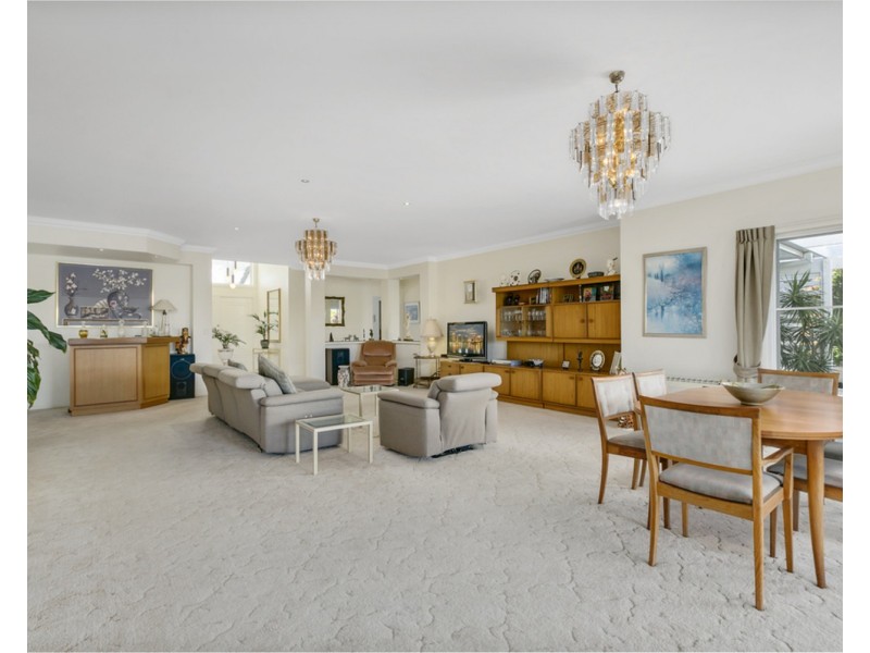 13 St Martin Place, Clear Island Waters QLD 4226