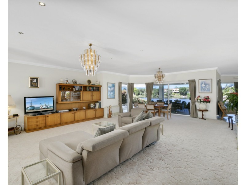 13 St Martin Place, Clear Island Waters QLD 4226