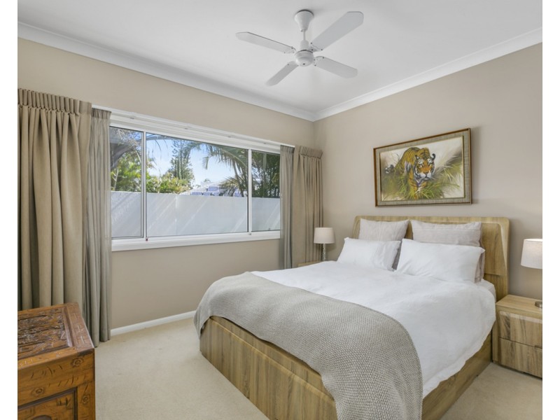 13 St Martin Place, Clear Island Waters QLD 4226