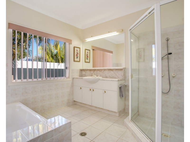 13 St Martin Place, Clear Island Waters QLD 4226