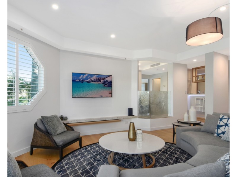 Pacific Mirage/105 Seaworld Drive, Main Beach QLD 4217