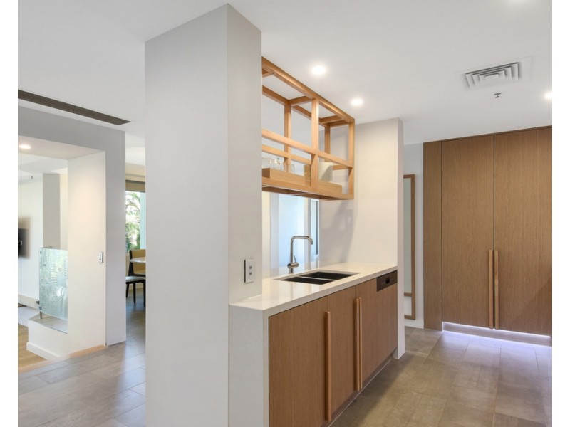 Pacific Mirage/105 Seaworld Drive, Main Beach QLD 4217