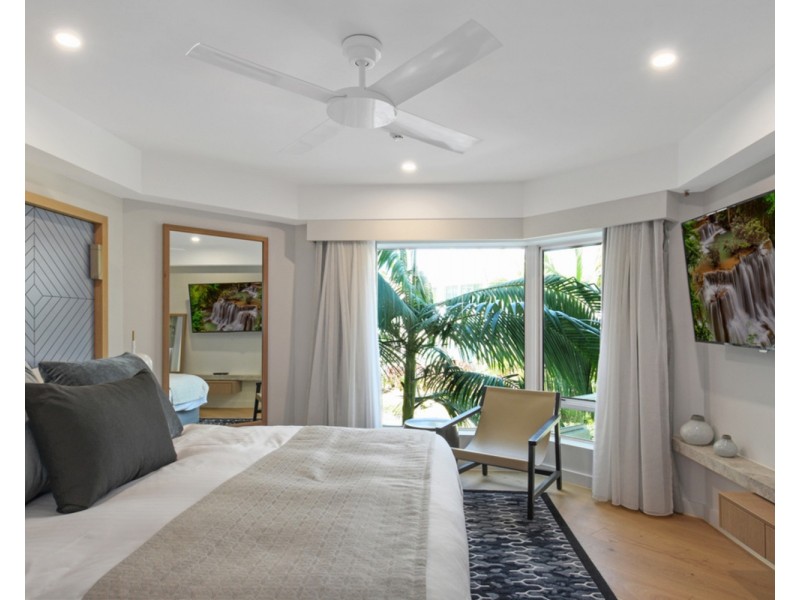 Pacific Mirage/105 Seaworld Drive, Main Beach QLD 4217