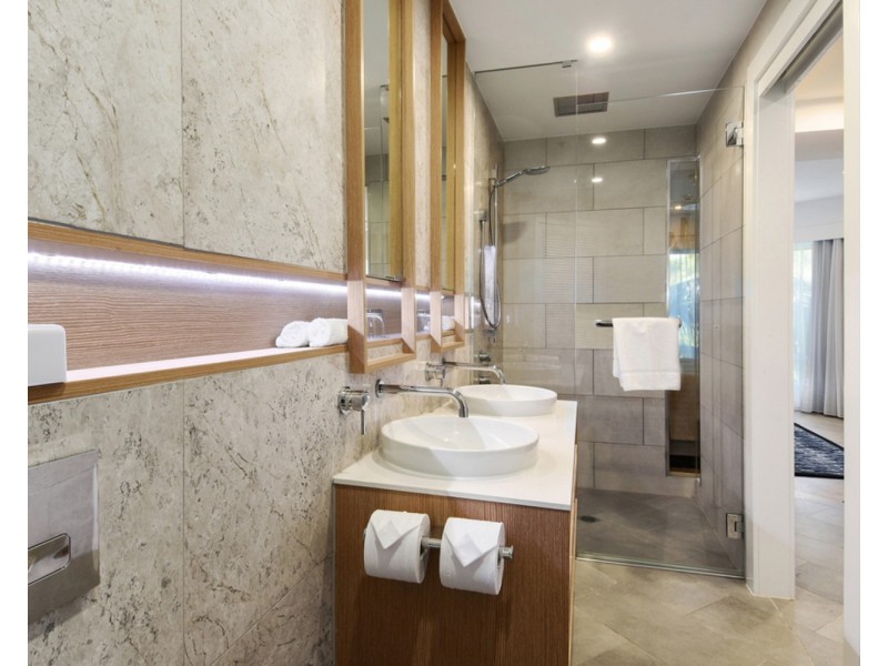 Pacific Mirage/105 Seaworld Drive, Main Beach QLD 4217