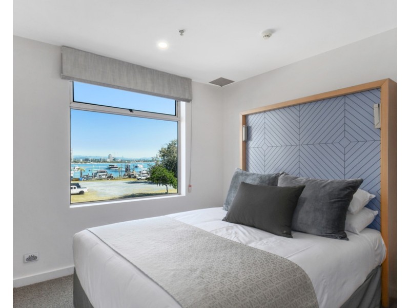 Pacific Mirage/105 Seaworld Drive, Main Beach QLD 4217