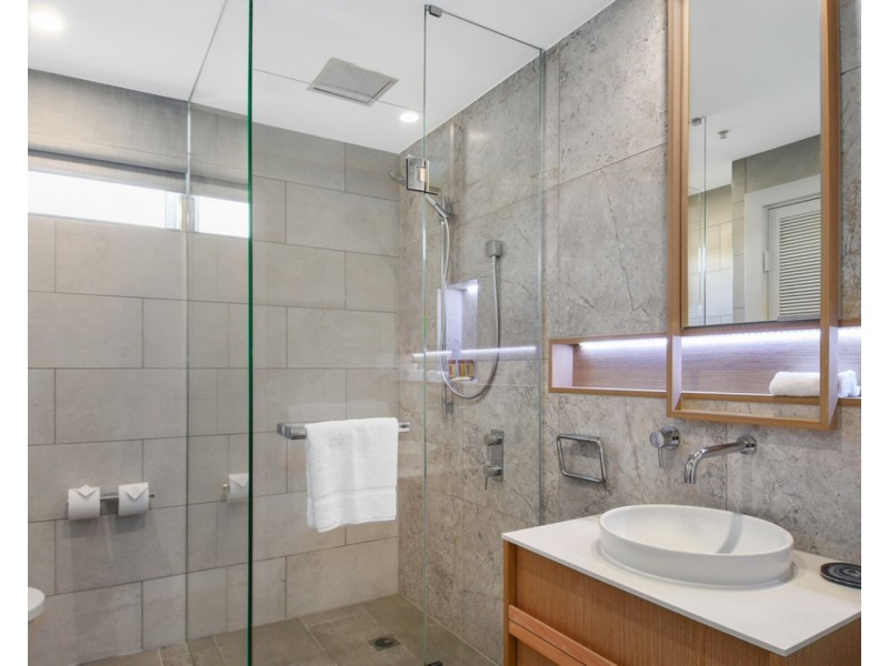 Pacific Mirage/105 Seaworld Drive, Main Beach QLD 4217