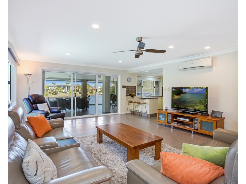 21 Andros Court, Clear Island Waters QLD 4226