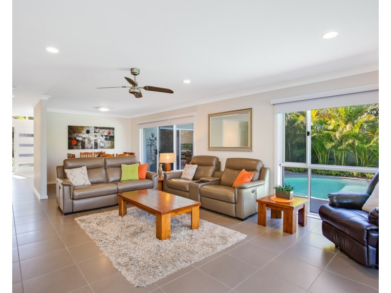 21 Andros Court, Clear Island Waters QLD 4226