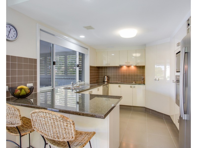 21 Andros Court, Clear Island Waters QLD 4226