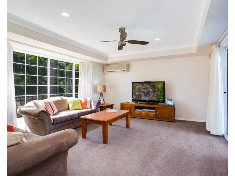 21 Andros Court, Clear Island Waters QLD 4226