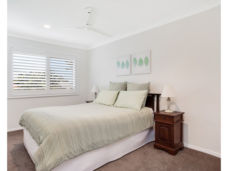 21 Andros Court, Clear Island Waters QLD 4226