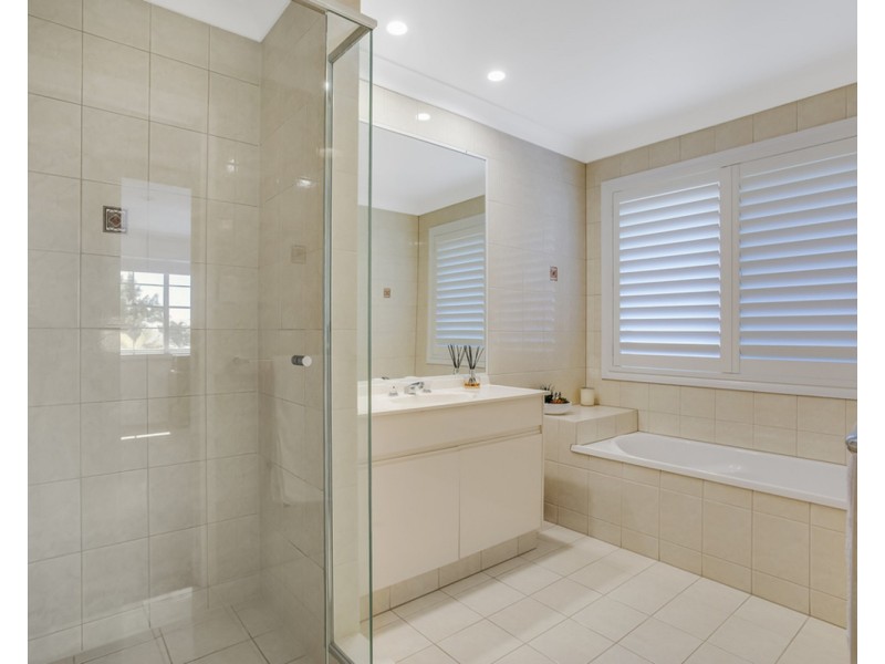 21 Andros Court, Clear Island Waters QLD 4226