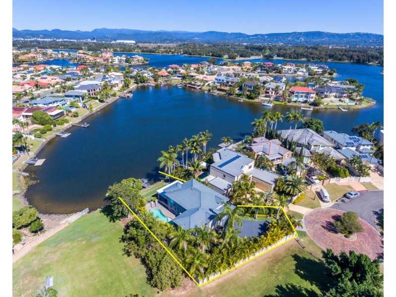 21 Andros Court, Clear Island Waters QLD 4226
