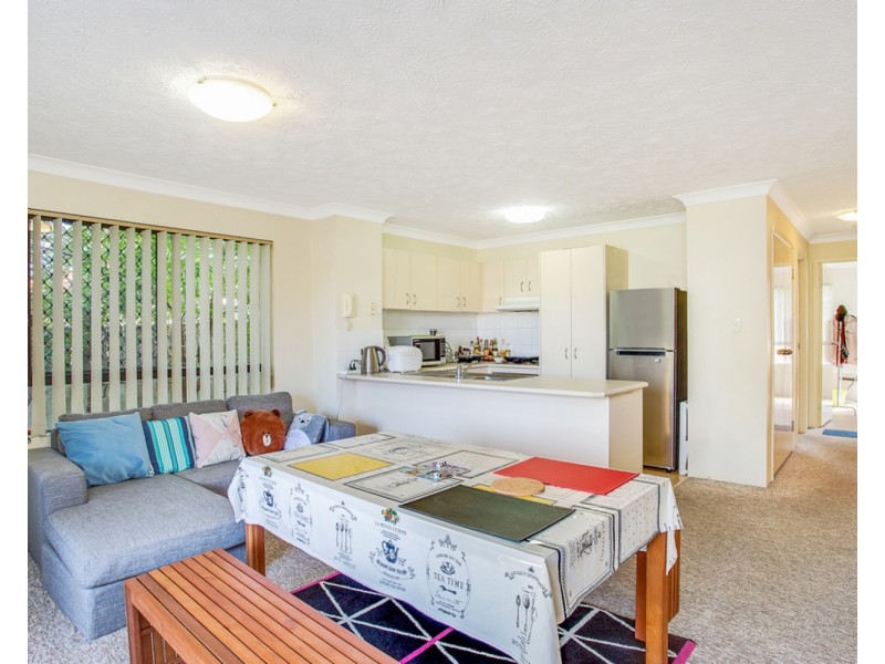 16 Waverley Street, Southport QLD 4215