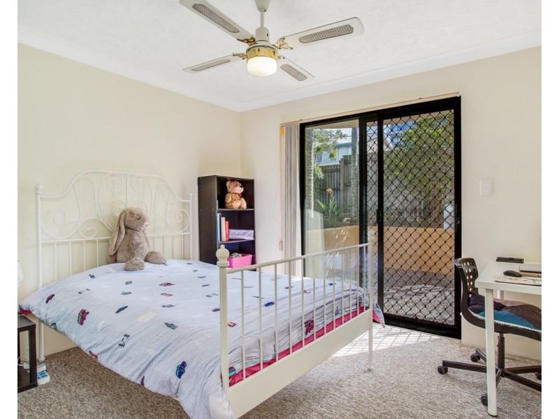 16 Waverley Street, Southport QLD 4215