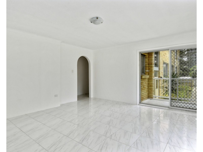 2/14 Vista Street, Surfers Paradise QLD 4217