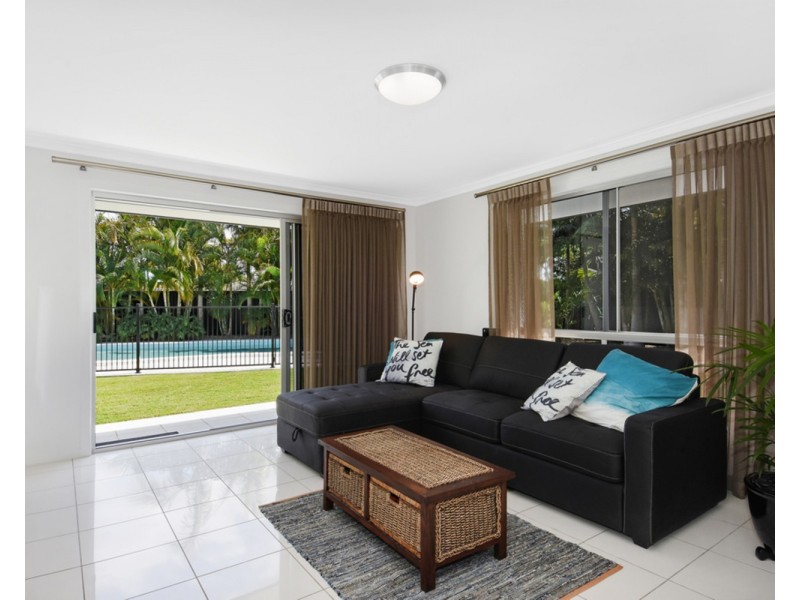 21 Dunbarton Avenue, Sorrento QLD 4217