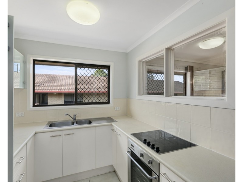 2/15 Caroline Avenue, Southport QLD 4215